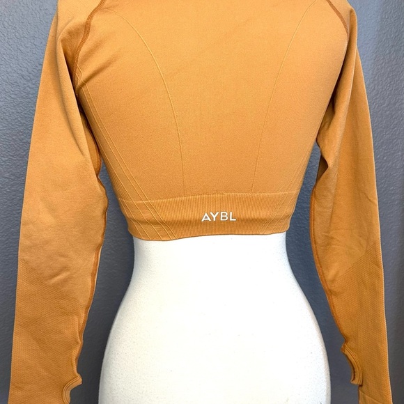 AYBL Reflex Seamless Long Sleeve Crop Top Size Medium Thumbholes Compression - Picture 3 of 8